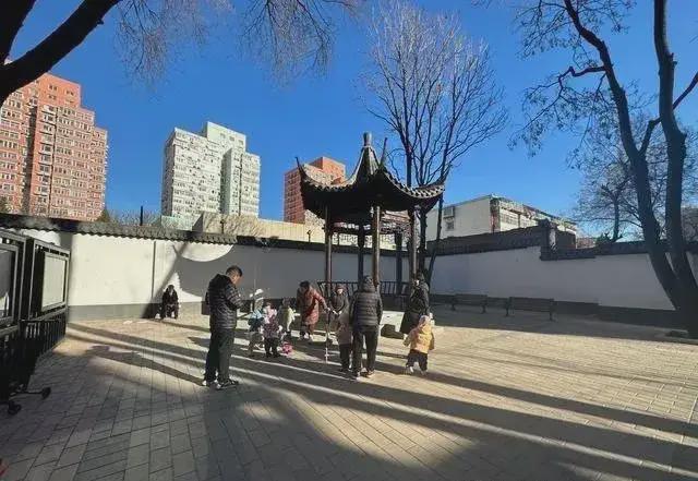 乱建居民想提升小区环境的愿望实现了凯发k8网站拆除700平方米私搭(图5)